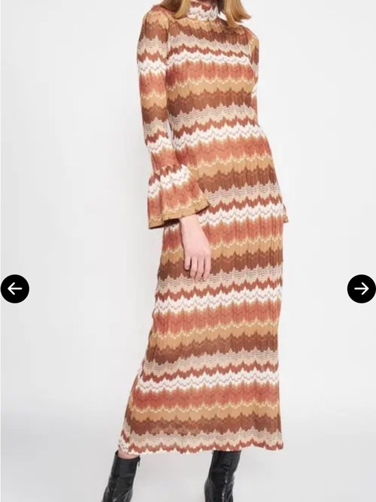 En Saison Dresses & Skirts - En Saison Wavy Stripe Sweater Dress